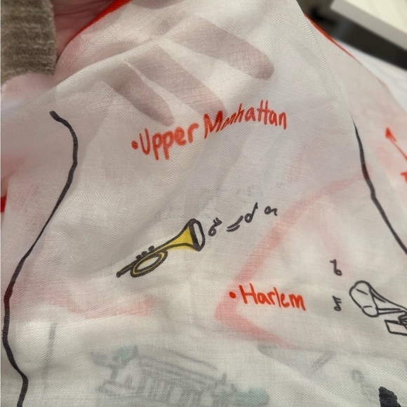 Large New York scarf in vibrant colors - Picture 6 of 7